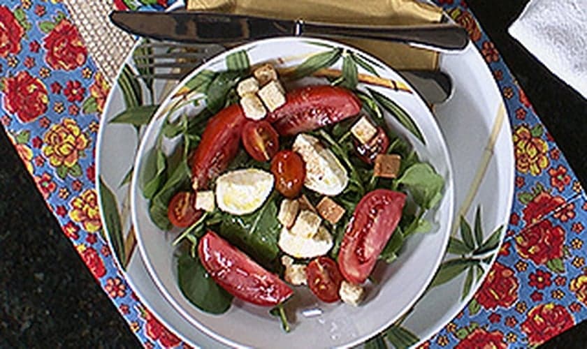 Salada de Rúcula e Agrião com Muçarela de Búfala