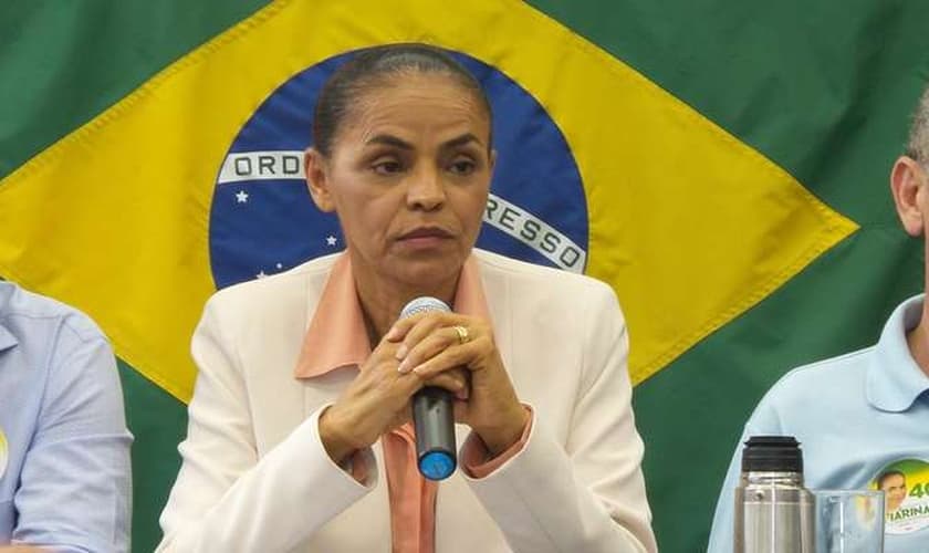 A presidenciável Marina Silva, seu vice, Beto Albuquerque, e o coordenador de campanha, Walter Feldman, em entrevista coletiva no comitê do PSB em São Paulo