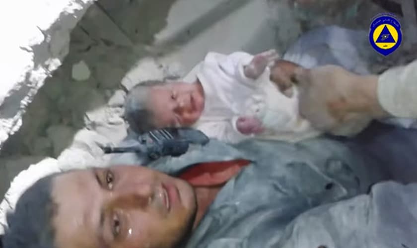 resgate de bebê na Síria