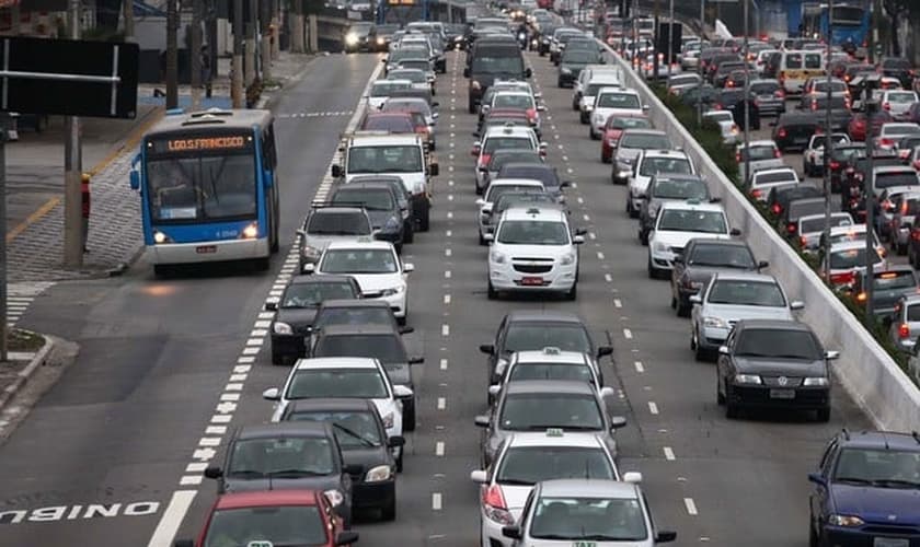 Faixa exclusiva de ônibus no Corredor Norte-Sul; todas as faixas da cidade agora serão liberadas para táxis. 