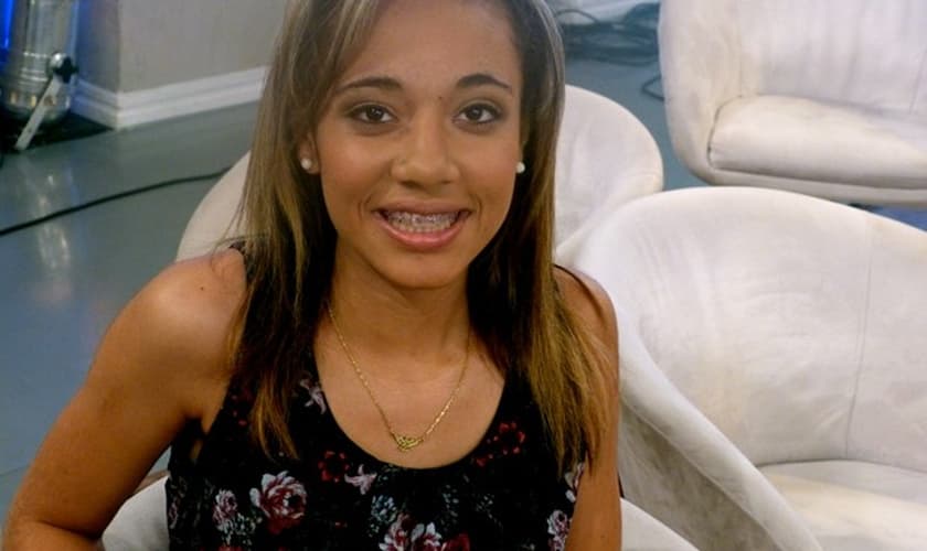 Júlia já colocou as próteses no dente