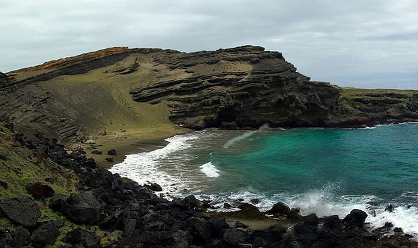praia de areia verde