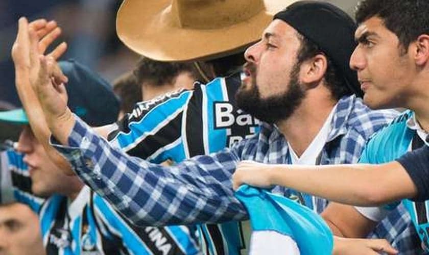 Gremistas pegaram no pé de Aranha