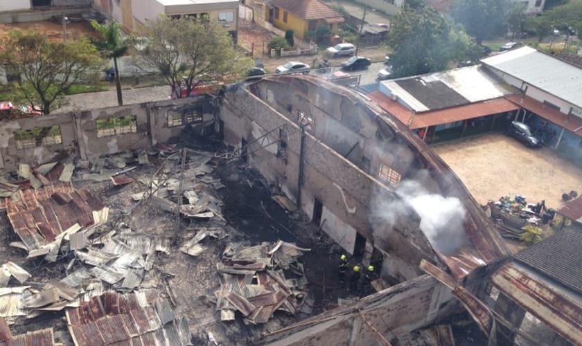 Incêndio destrói Igreja Batista no Rio Grande do Sul