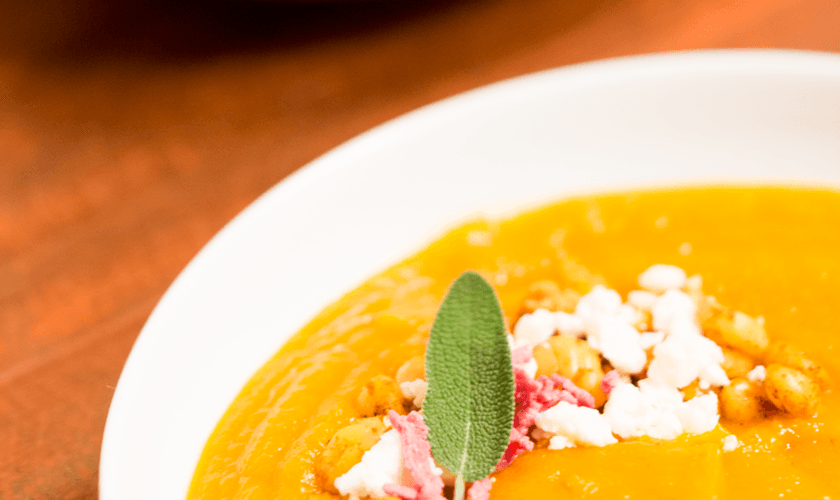 Sopa de abóbora e cenoura