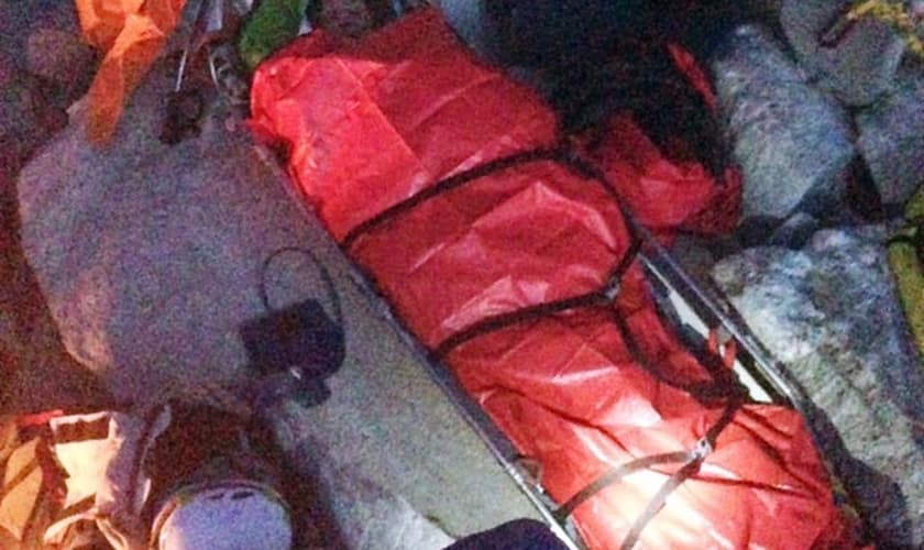 Mulher passou a madrugada em local de acidente aguadando sua retirada