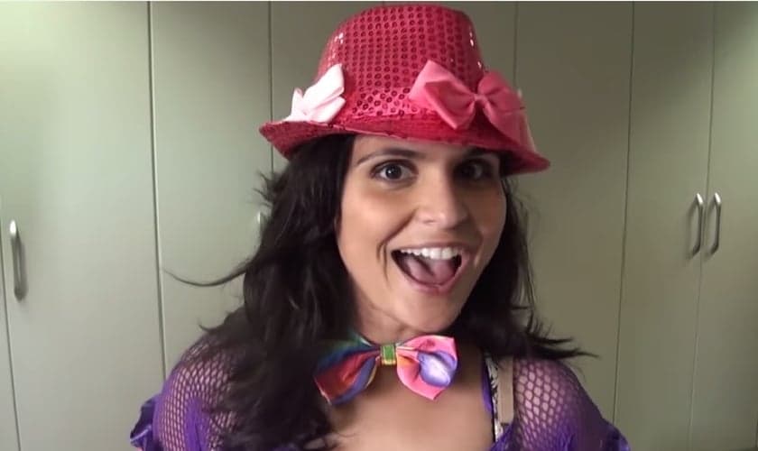 Aline Barros apresenta figurino para novo CD infantil; assista