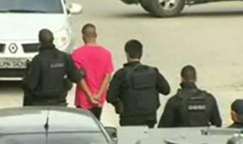 Homem foi detido por volta das 7h na comunidade
