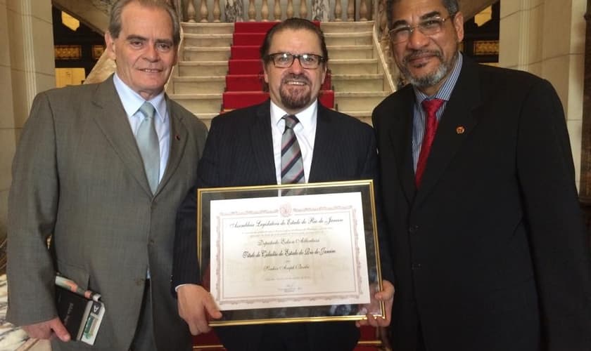 Asaph Borba é nomeado cidadão do Rio de Janeiro, em solenidade