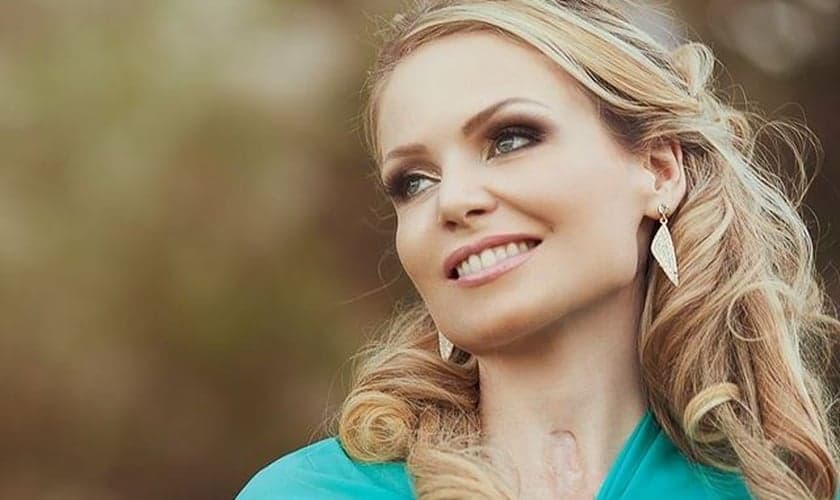Bianca Toledo volta a cantar e anuncia lançamento do CD "Som da Cura"