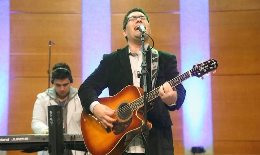Pr. Eliezer Rodrigues apresenta o seu CD "Tua Presença é o Meu Lugar"