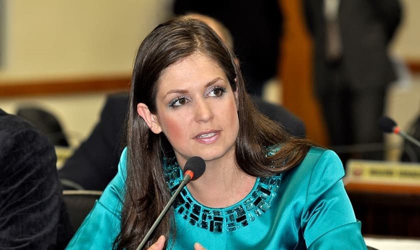 Bancada evangélica do PR quer discutir sobre postagem alusiva ao casamento gay