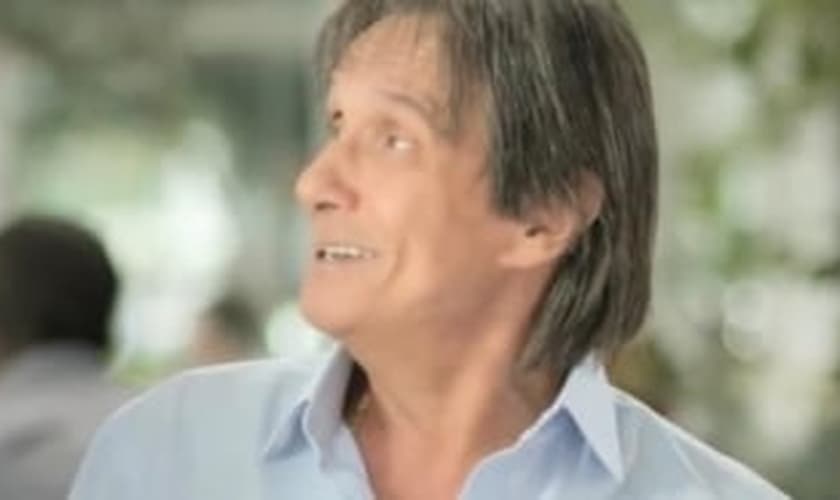 Roberto Carlos voltou a comer carne em propaganda