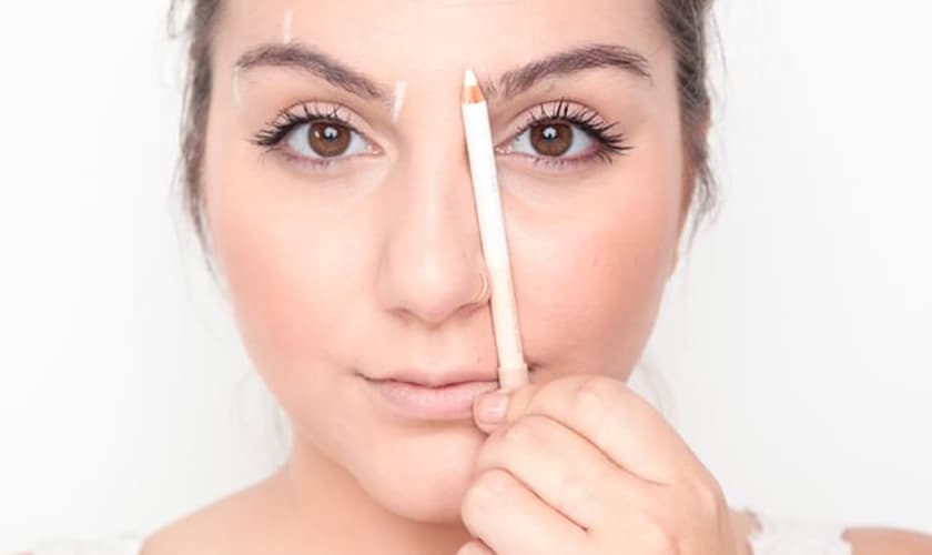Saiba quais são os erros mais comuns na hora de fazer a sobrancelha. (Foto: Reprodução)