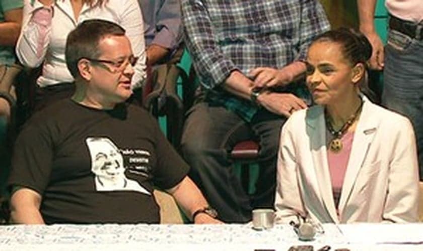 Marina anunciou apoio a Aécio Neves ao lado de seu candidato a vice na disputa presidencial, Beto Albuquerque