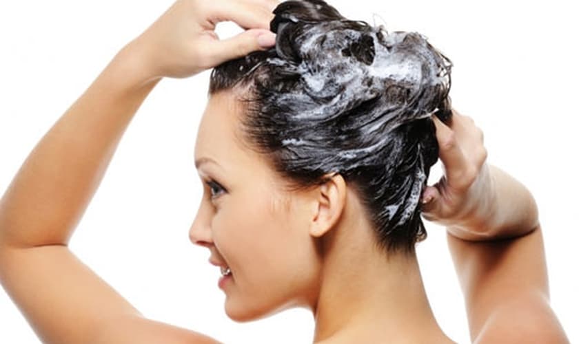 Confira cinco dicas para lavar os cabelos corretamente