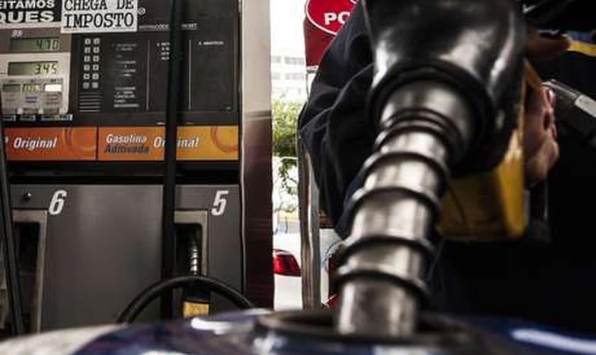 Decisão de aumentar o preço da gasolina é da Petrobras, disse o ministro da Fazenda, Guido Mantega