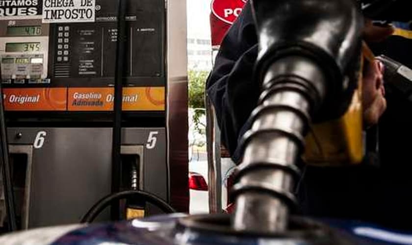 Decisão de aumentar o preço da gasolina é da Petrobras, disse o ministro da Fazenda, Guido Mantega