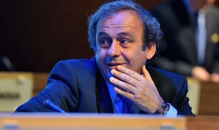 Platini desistiu de concorrer à presidência da Fifa em 2015