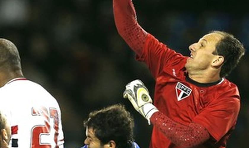 Rogério Ceni em ação contra o chileno Huachipato