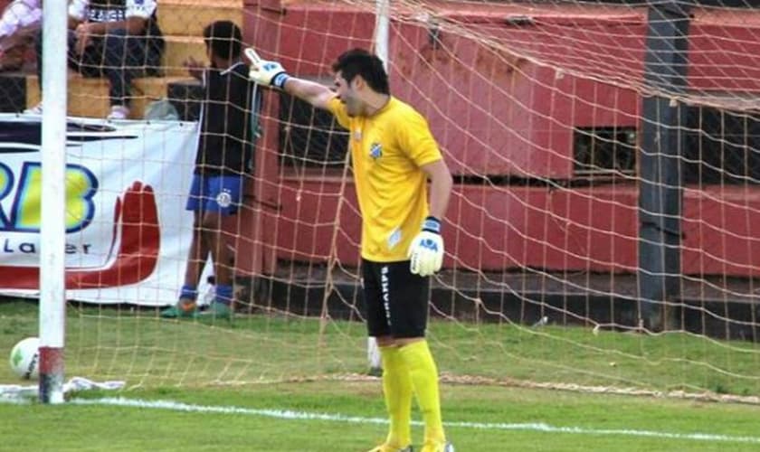 Filipe orienta a defesa do Operário contra o Corumbaense