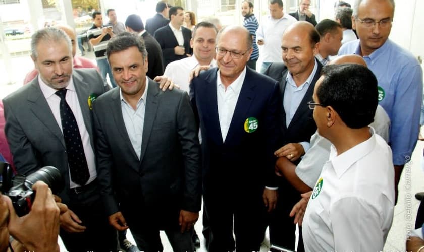 "Estamos próximos da nossa libertação", diz Aécio Neves a líderes evangélicos