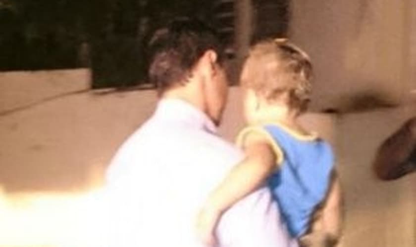 Bebê chegou na delegacia na noite de quinta-feira