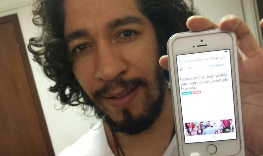 Convocado por Dilma, Jean Wyllys manda recado para cristãos: "Aceite que dói menos"