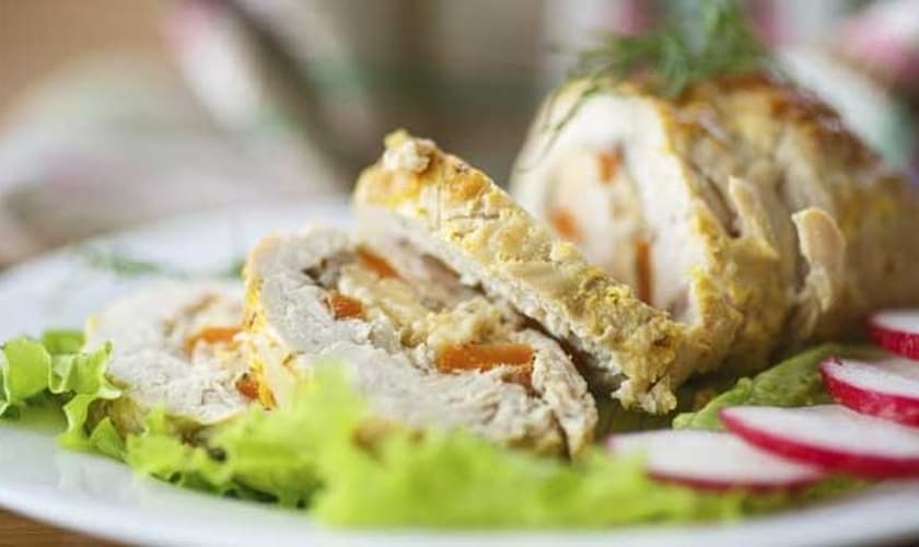 Rocambole de frango ao 2 queijos