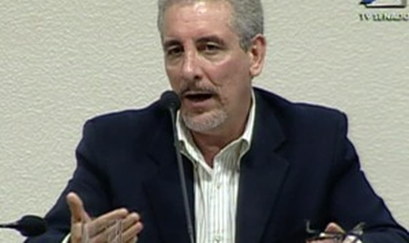 Pizzolato afirma que teve "pequenos sinais da existência de Deus" na prisão