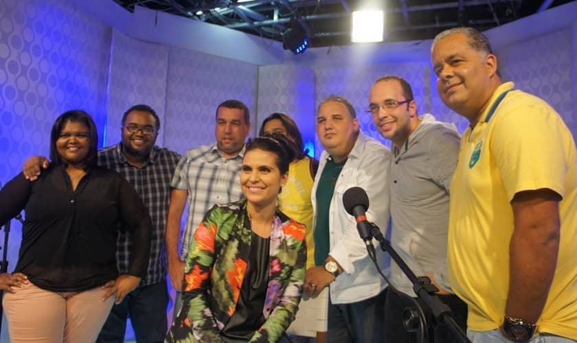 Aline Barros lança versão acústica da canção "Tua Palavra"; confira