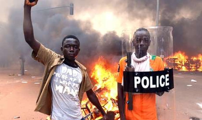 Protestos contra atual governo começaram na quarta-feira