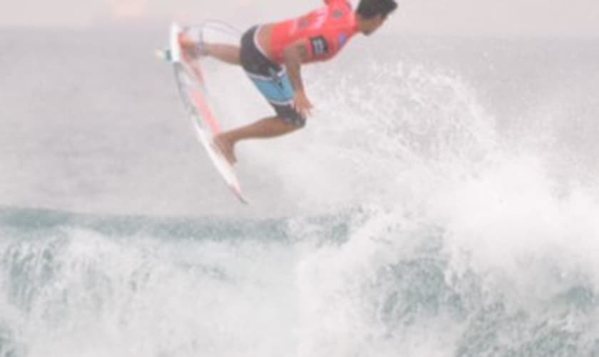 Gabriel Medina arrisca aéreo no WQS de Maresias (Foto: Filipe Rodrigues)