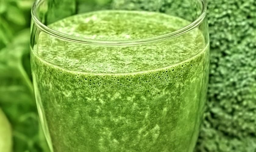 Suco de couve com abacaxi é ótimo para diminuir medidas