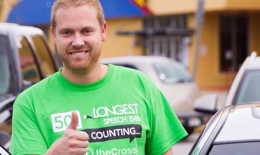 Pastor quebra recorde, com sermão mais longo do mundo: 53 horas e 18 minutos