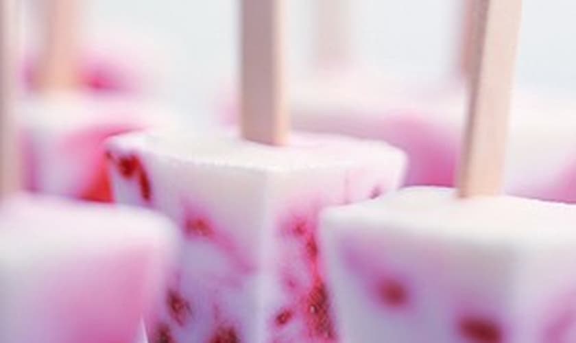 Picolé de iogurte e framboesa