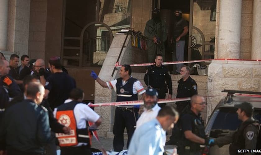 Atacada recentemente em Jerusalém, sinagoga reabre para orações matinais 