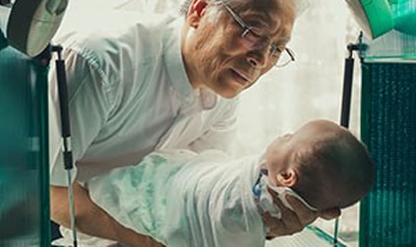 Documentário Sobre pastor que salvou Bebês abandonados estreia em 2015, nos EUA; assista ao trailer