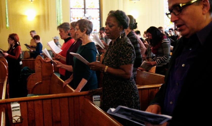 Após dar 500 dólares a cada membro, igreja dos EUA relata como o dinheiro foi gasto
