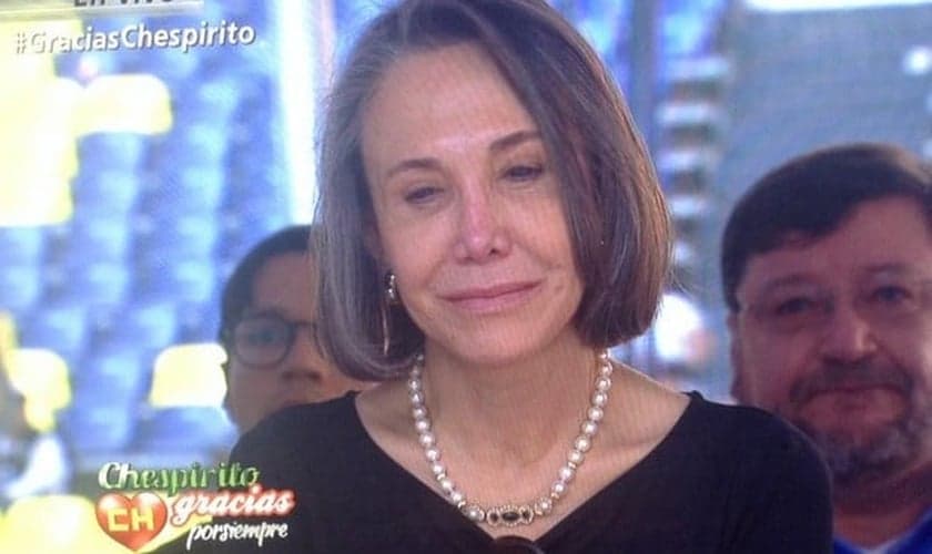 Florinda Meza chora ao fim da cerimônia (Foto: Reprodução/Televisa)