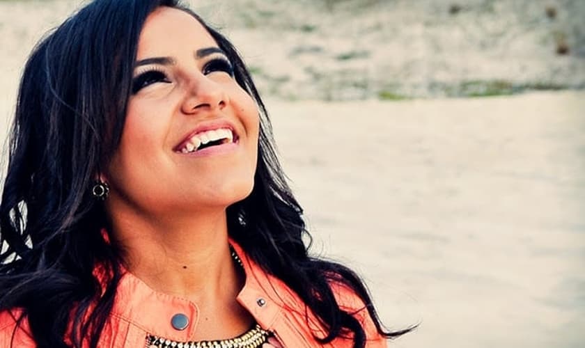 Gabriela Rocha tem trabalhado na divulgação de seu mais novo CD "Pra Onde Iremos"