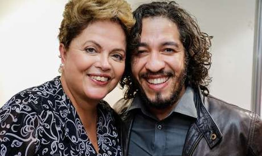 Dilma Rousseff e Jean Wyllys firmaram acordos em favor da "causa gay" já no segundo turno das eleições, em 2014