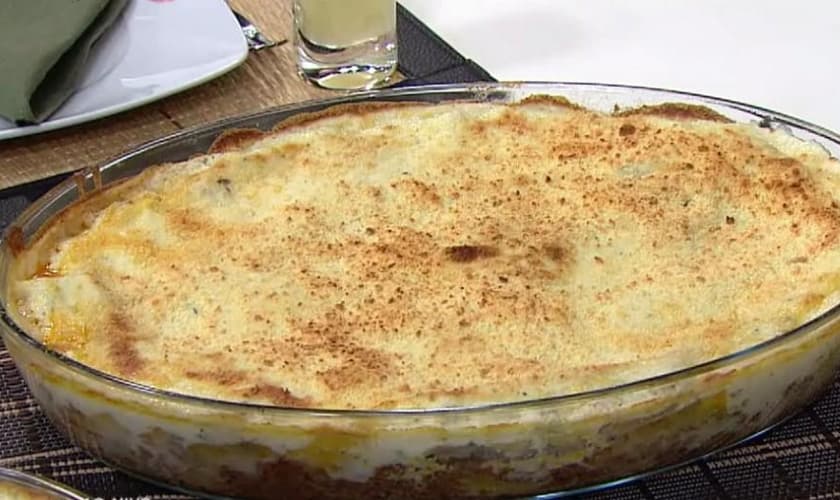 Lasanha recheada ao molho de queijos