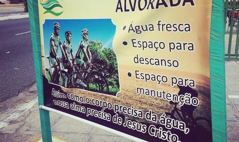 Igreja Batista Alvorada promove ação evangelística na "Ciclofaixa de Lazer", em Fortaleza (CE)