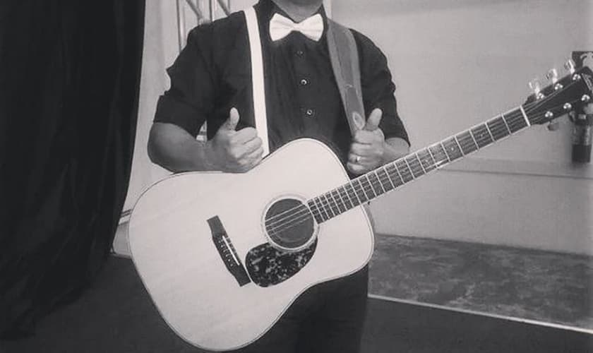 "Pensei em me suicidar, mas senti a presença de Deus no meu quarto", diz ministro de louvor