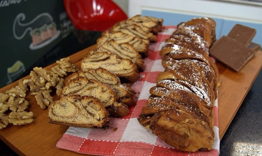 Rocambole com brigadeiro de panetone e chocolate