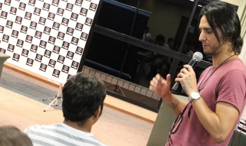 Jean Carllos (Oficina G3) prega para jovens em Fortaleza: "O mais legal é estar cara a cara com a galera"