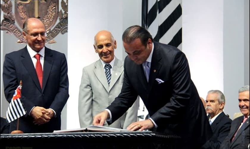 Em sessão solene, Roberto de Lucena assume pasta de Turismo em SP