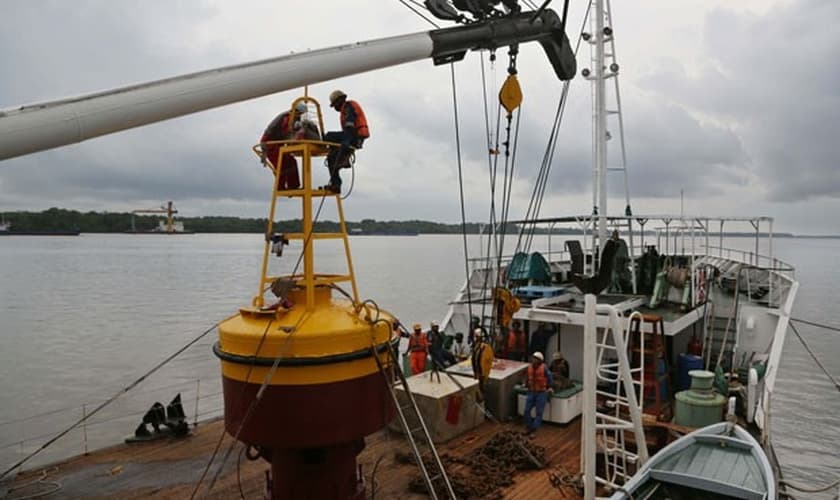 equipe de resgate AirAsia