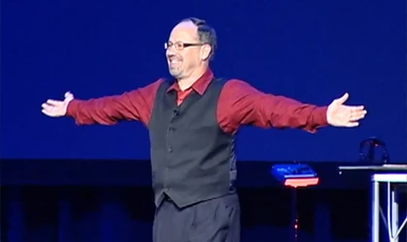 Bert Farias, fundador do Ministério Fogo Santo, nos Estados Unidos.
